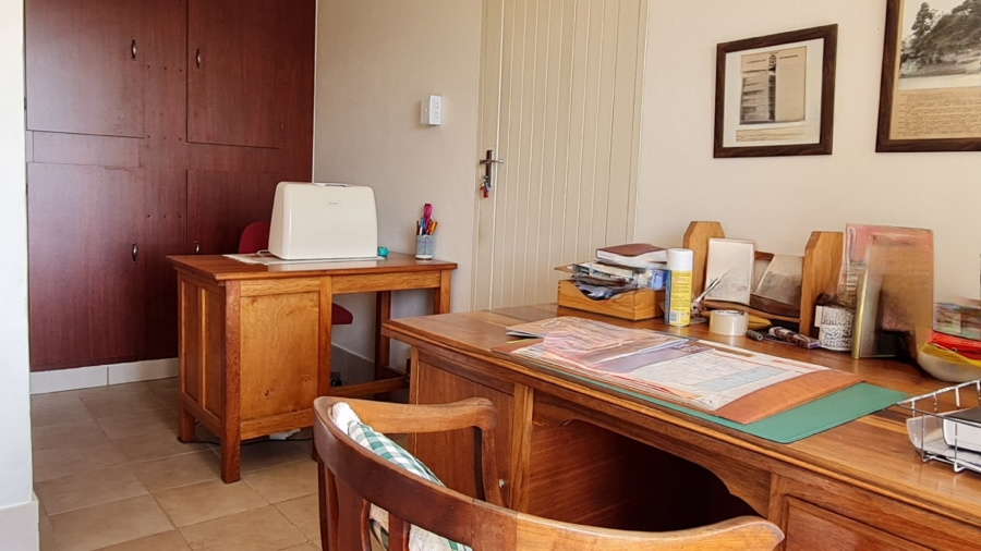 4 Bedroom Property for Sale in Boggomsbaai Western Cape